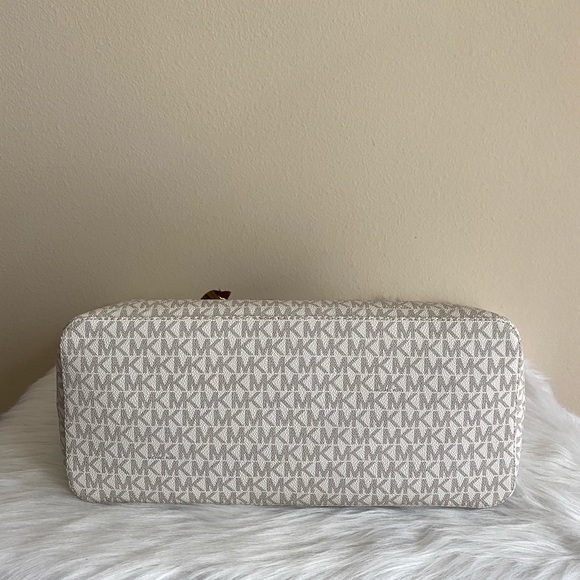 Michael Kors - Picture 8 of 8